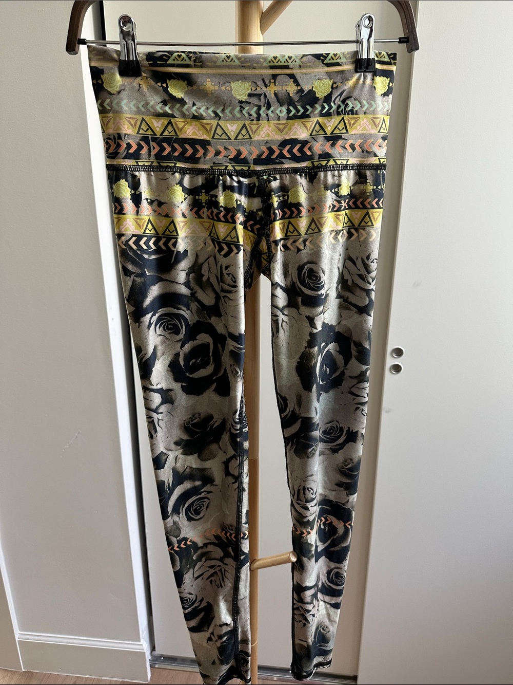 teeki Floral High-Waist Leggings in Gold, Black and Peach